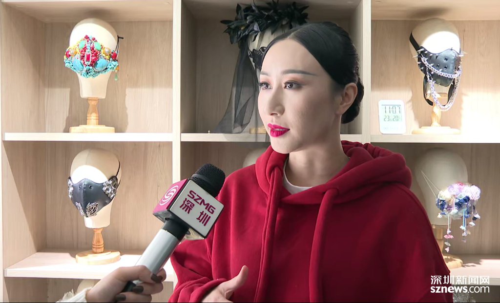 张娅姝接受记者采访.