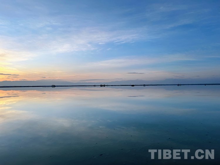 "天空之镜"——茶卡盐湖李一凡摄