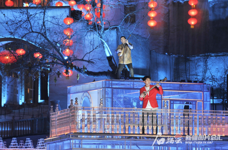 总台春晚新疆喀什分会场彩排现场.石榴云/新疆日报记者刘萌萌摄