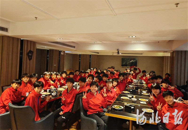 保定一中女足姑娘:冬训年夜饭,为更高目标加油