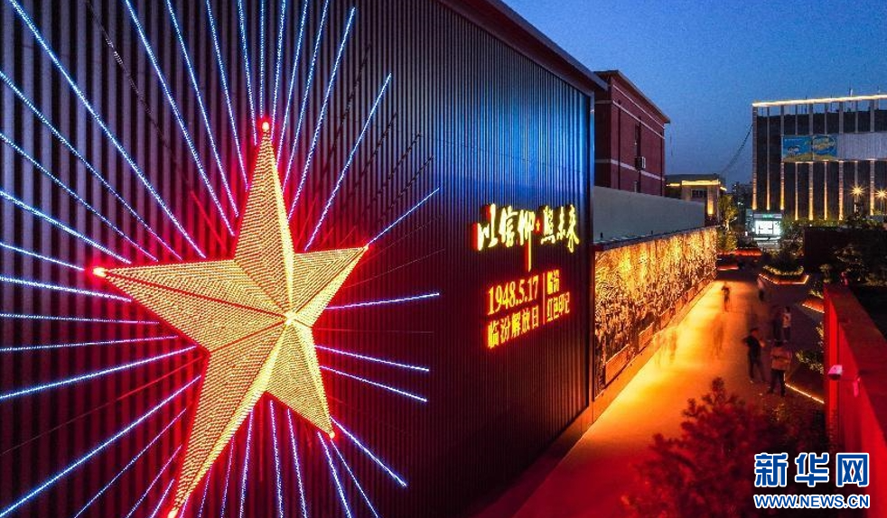 临汾街头的红色文化.新华网发(闫锐鹏摄)