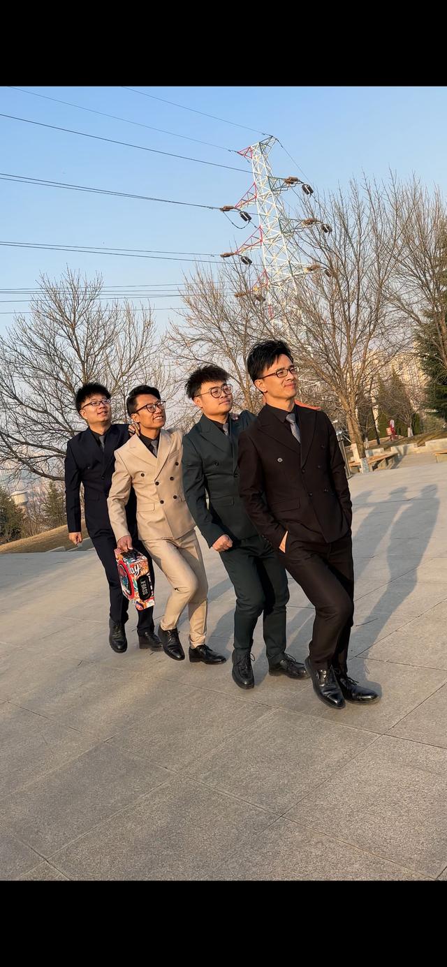 "山西四人行"排练时组成队形.受访者供图