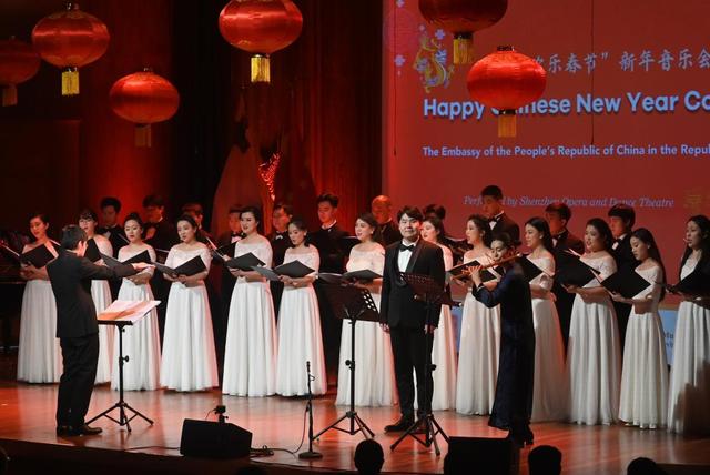 2月4日，中国艺术家在马耳他姆西达的“欢乐春节”新年音乐会上演出。新华社发（乔纳森·博格摄）