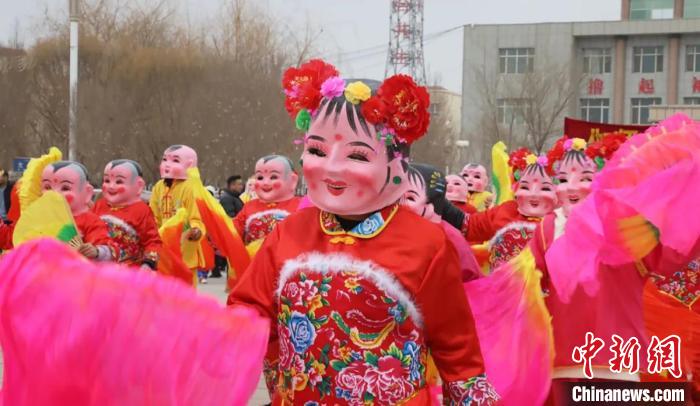 自带喜感的大头娃娃.依克木江·阿不力米提 摄