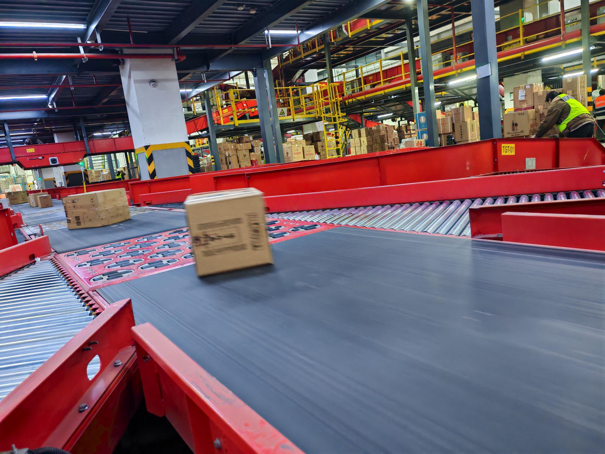 贵州顺丰双龙中转场"近段时期,中转场处理量较平日