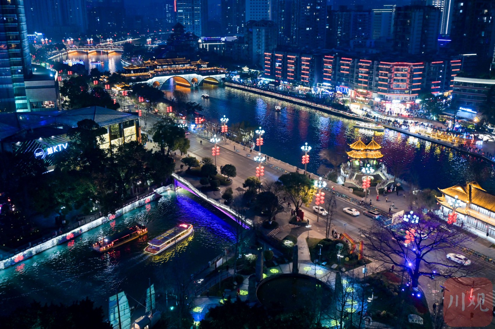 c视频|夜游锦江 看烟火气的新年成都