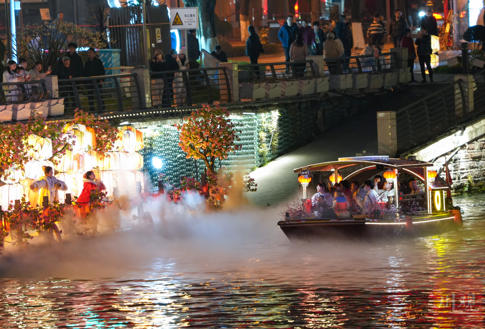 c视频|夜游锦江  看烟火气的新年成都