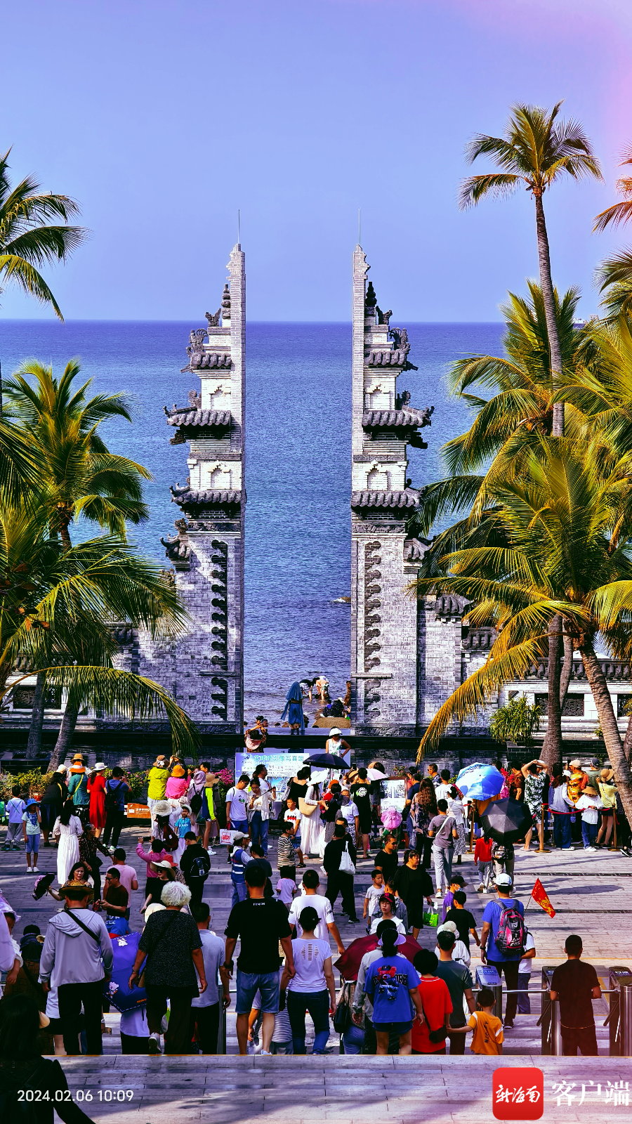 游客打卡大小洞天旅游区.三亚旅文集团供图