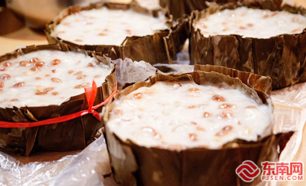 新鲜出炉的糖粿 东南网记者洪振威摄