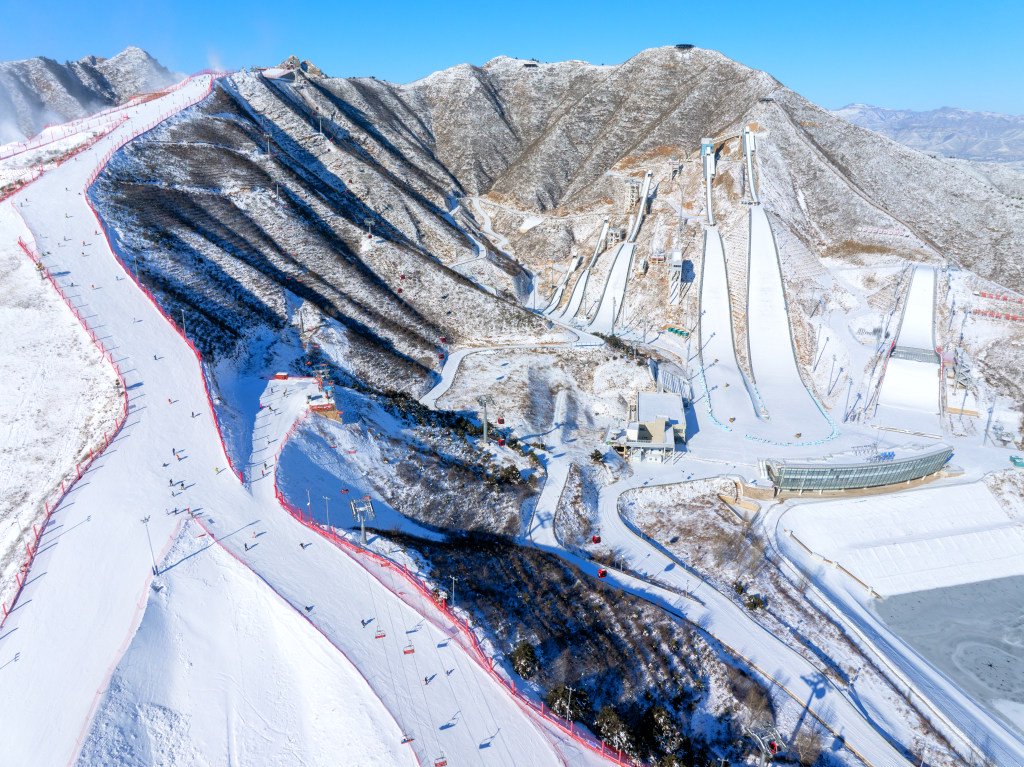 2024年1月9日,涞源七山滑雪场俯瞰(无人机照片).受访单位供图