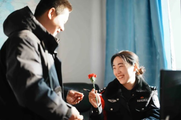2024年1月10日是中国人民警察节，也是曹江妹和肖健共同的节日。(图片由通讯员刘征提供)