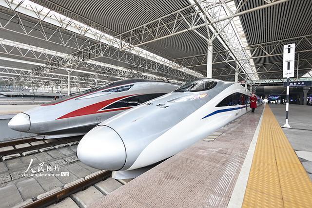 重庆:高铁列车长守护旅客春运回乡路|列车长_新浪财经