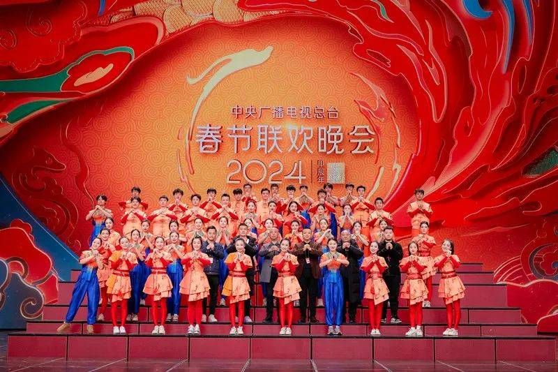 超给力!广西这所高校16名师生登上央视春晚舞台|广西|广西演艺职业学院_新浪新闻
