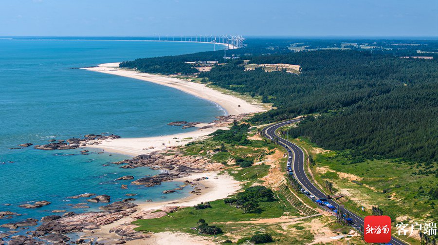 资料图:海南环岛旅游公路文昌木兰湾段.记者 刘洋 摄