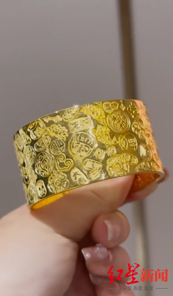 年轻人开始流行买金条打首饰 有金店一天卖出20万|金条|金店|黄金