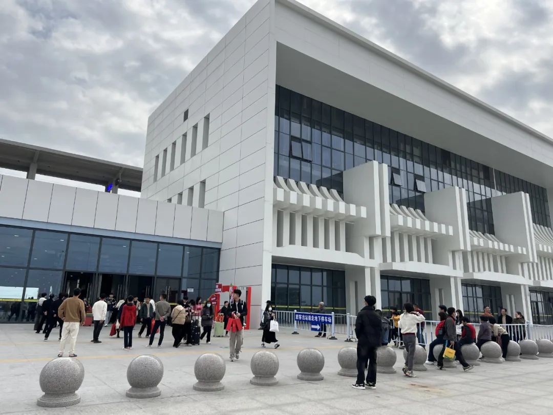 惠来站站前广场&nbsp; 记者 黄灵灵/摄