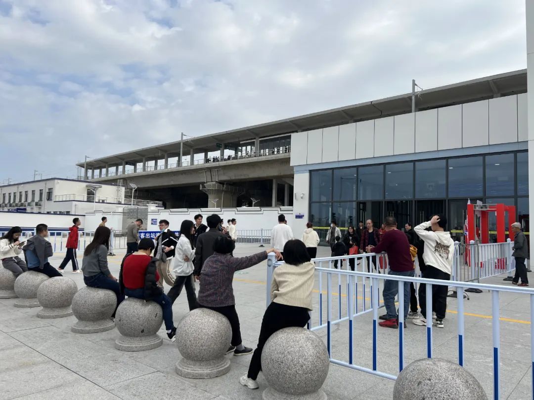 惠来站站前广场&nbsp; 记者 黄灵灵/摄