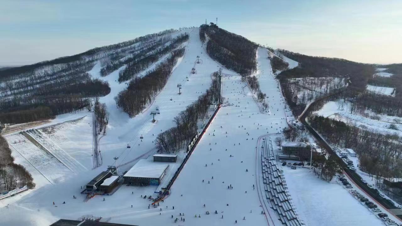 长春庙香山滑雪场人流如织 雪场供图