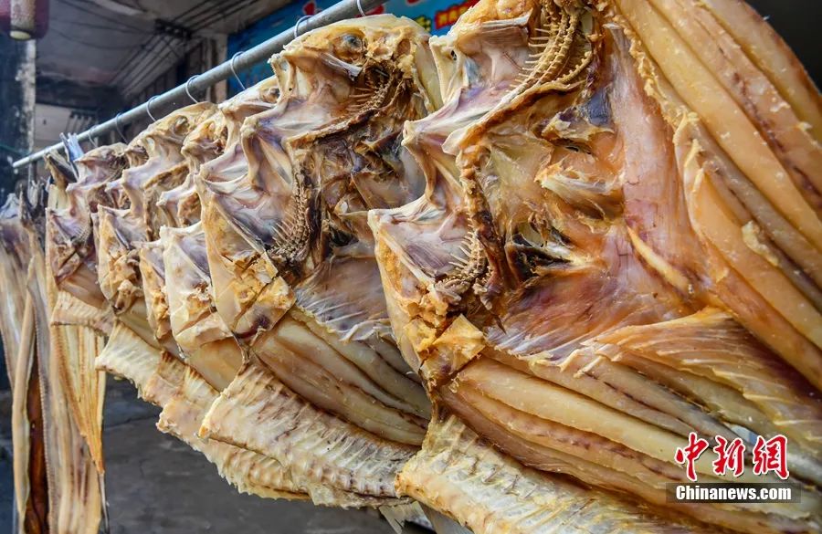 营养十分丰富红鱼炖五花肉是儋州人家过年必备菜品海南人的年夜饭餐桌