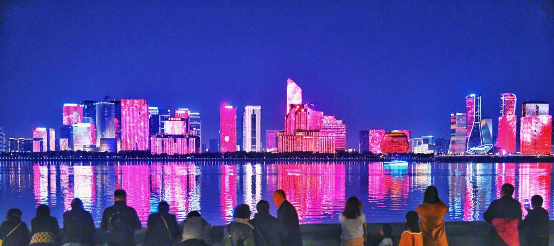 【2024旺旺杯"春节七天乐"】杭州:新年主题灯光秀精彩上演|杭州市