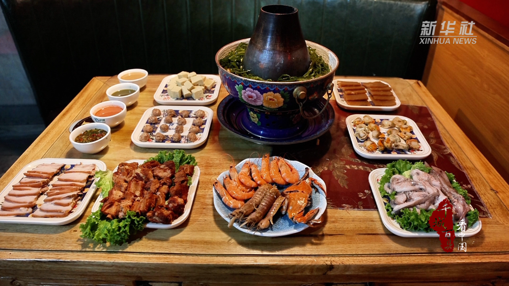 特制腌酸菜,山海关浑锅传承了当地民俗特色来试试山海关浑锅吃腻了