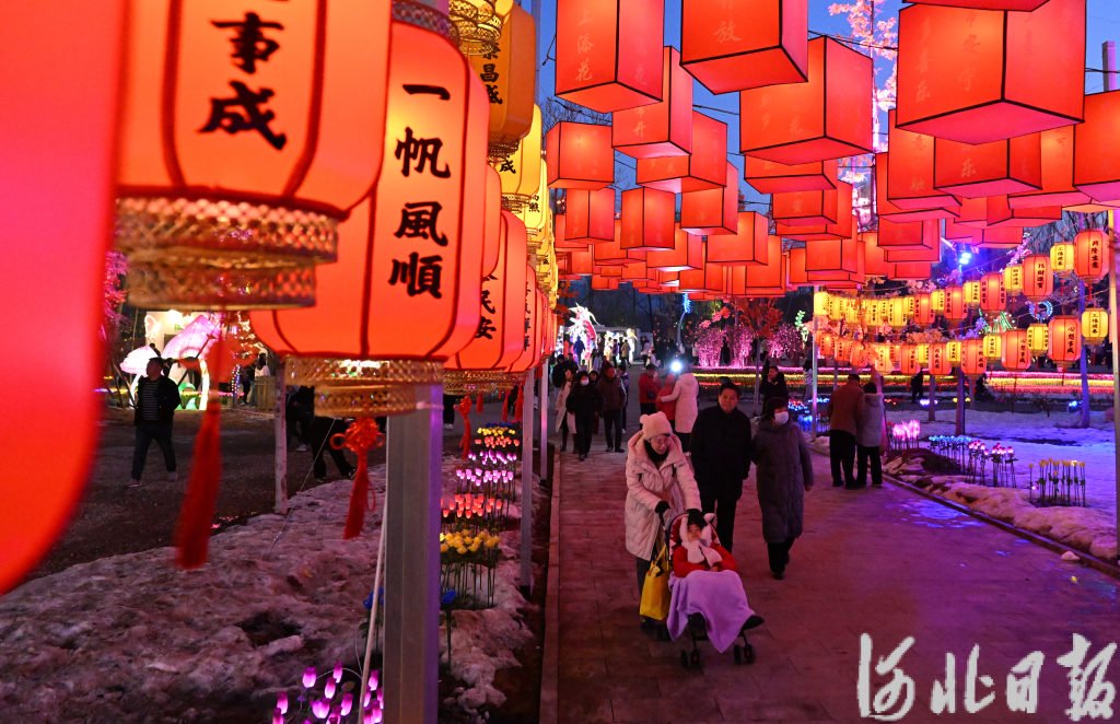【网络中国节·春节】丨河北灵寿:戏冰雪 赏花灯 过大