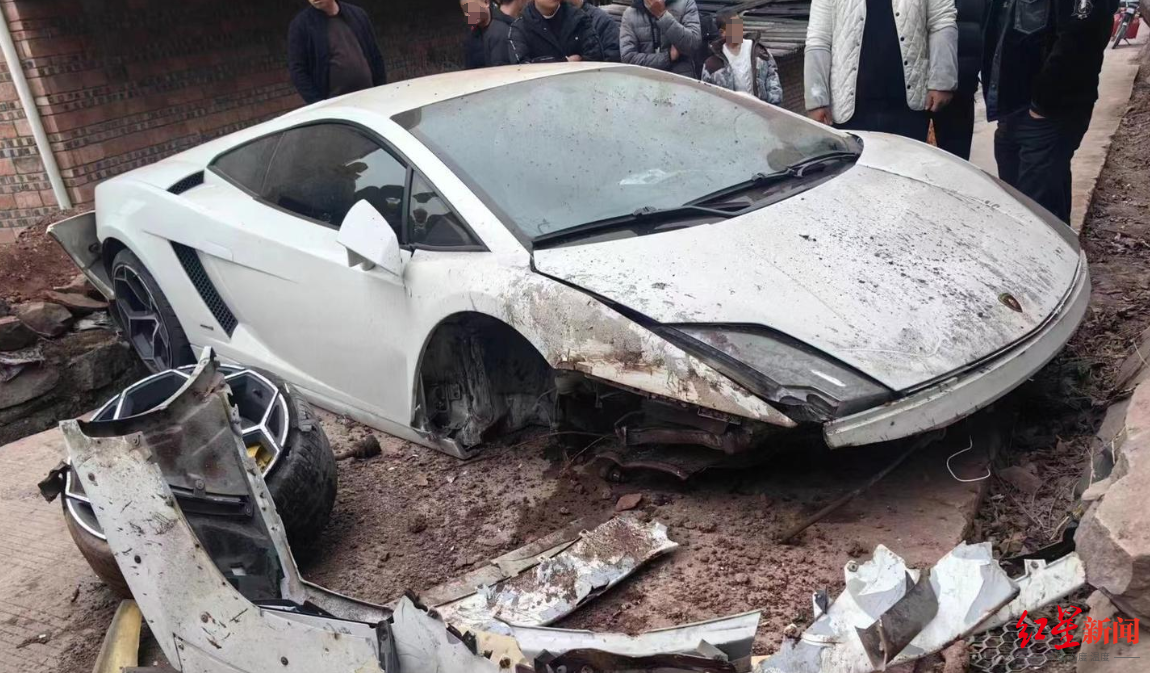 宜宾小伙开兰博基尼回村出车祸车主称去年认亲成功首次回老家过年开车