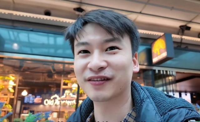 华裔荷兰小伙回川认亲:30年前在火车站走失 生父已,很