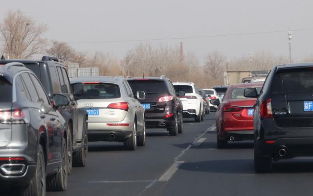 2月16日上午,京港澳高速进京方向部分路段略为拥堵.