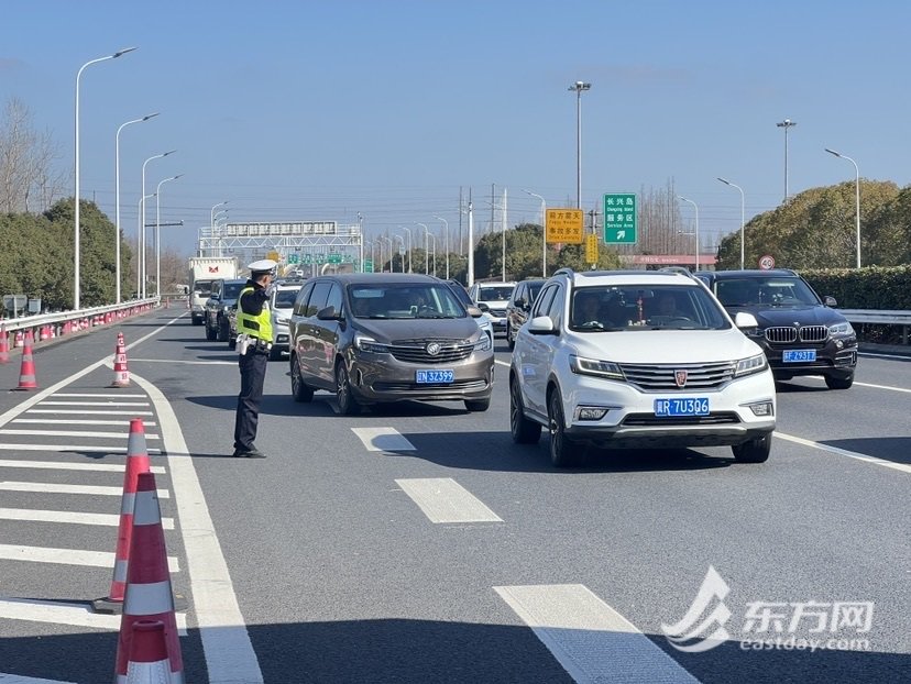 大年初七7万车次经g40返沪,上海交警多策并举应对返程车流|交警_新浪