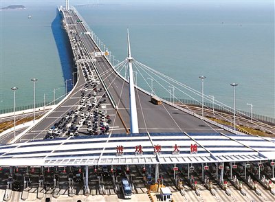 2月12日拍摄的港珠澳大桥桥头(无人机照片)供图/新华社