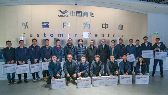 中国商飞领导看望慰问春节加班干部职工|春节_新浪财经_新浪网