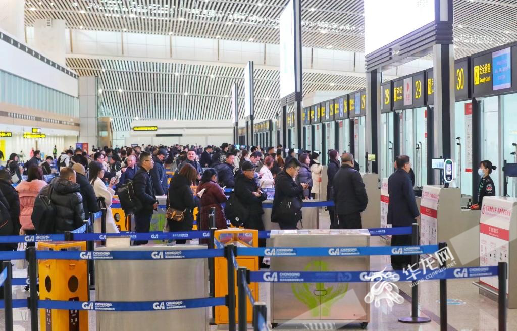 重庆江北国际机场连续三天客流超历史纪录 最高单日客流量达16.