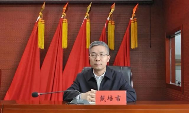 县长,盐池县委副书记,县长 (副厅级),吴忠市副市长等职