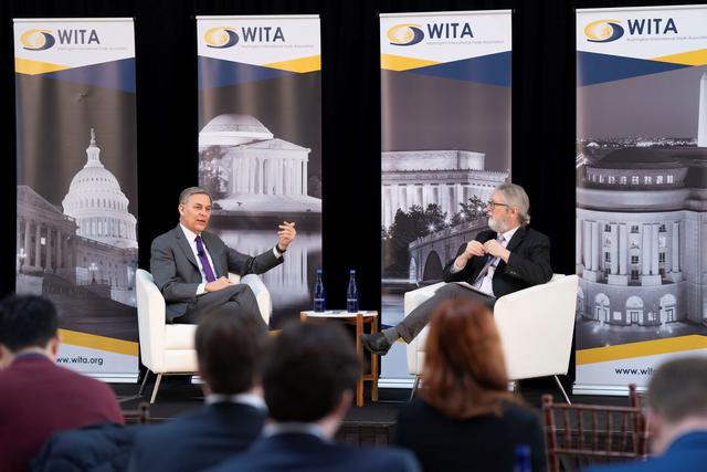 左为杰伊·蒂蒙斯 图自其官方x账号