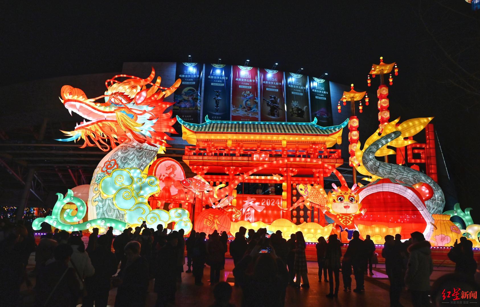 ▲2月14日，春节假期寺庙、游客正在逛成都金沙太阳节