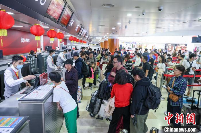 海南岛内三大机场单日运输旅客超20万人次
