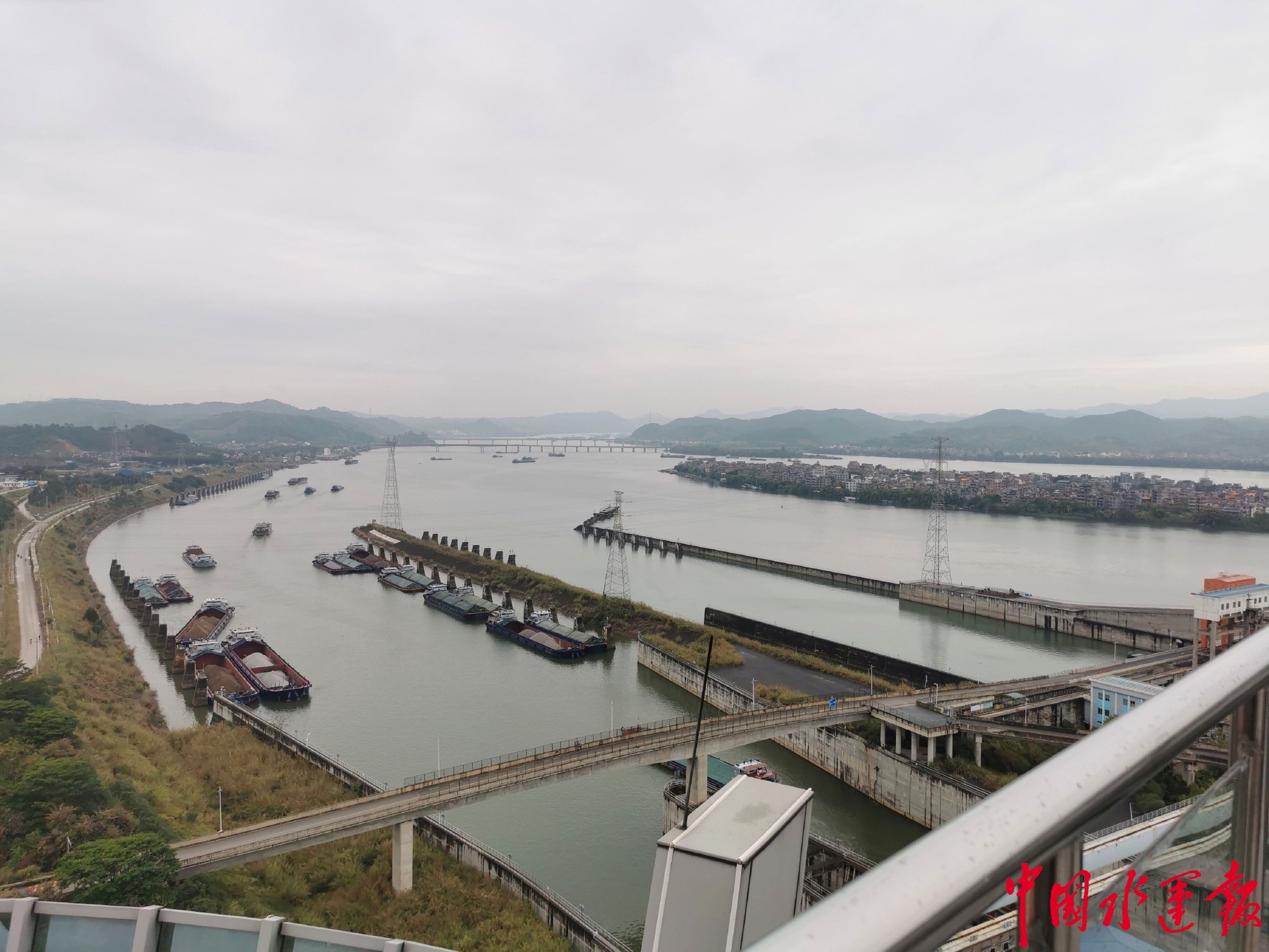 春运前半程西江航运干线长洲枢纽船闸货物量