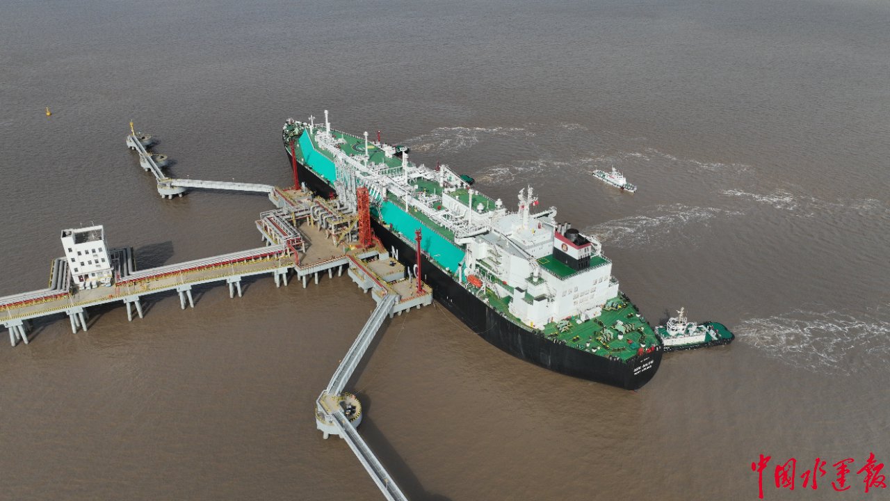 农历新年首艘lng船进靠舟山 海事部门保障春节期间|市