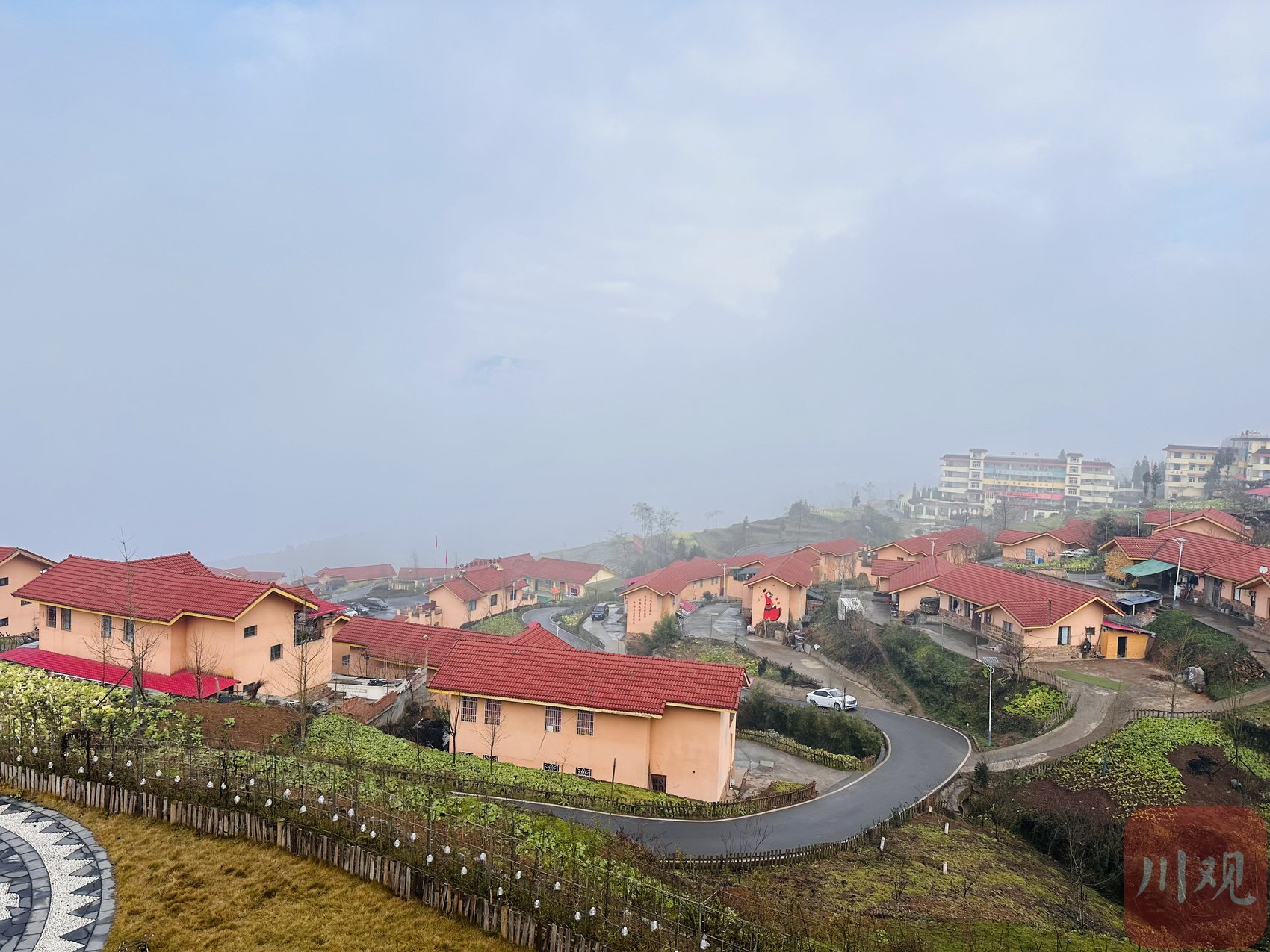 茗新村彝家新寨风貌.杨艺茂 摄