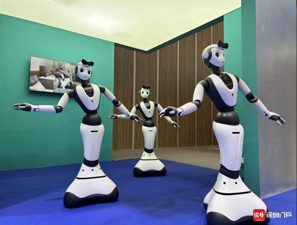 机器人小姜正在跳舞.