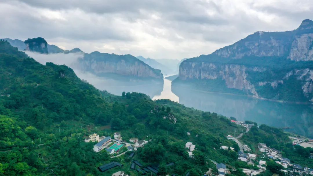 贵州省毕节市黔西市新仁乡山村景色.欧东衢摄(新华社)