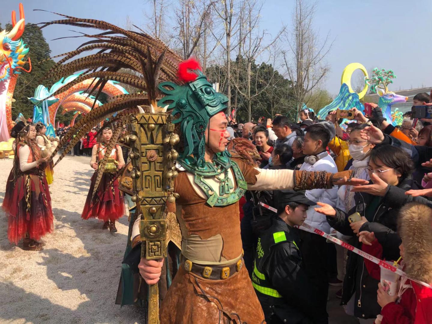 金沙太阳节，也向全世界游客敞开了怀抱。秦始皇兵马俑博物馆、<p cms-style=