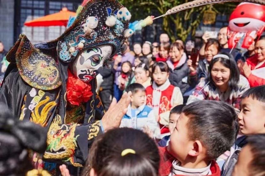 景点客流飙升，百姓假期生活丰富多彩！成都文旅市场活力迸发