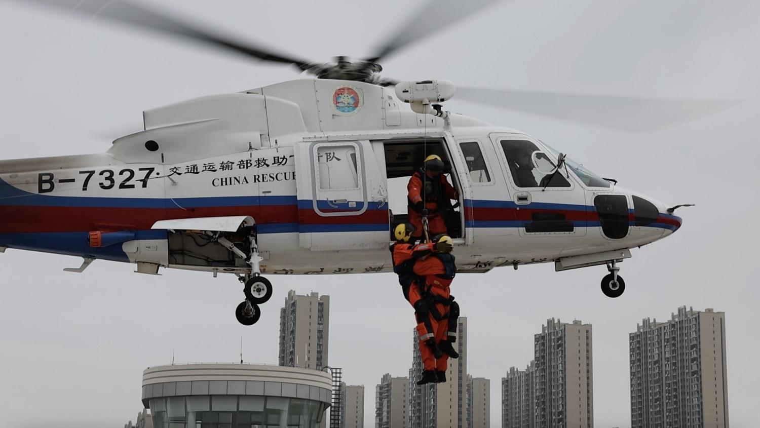 记者体验直升机救生员 北海神鹰稳准狠|直升机_新浪财经_新浪网