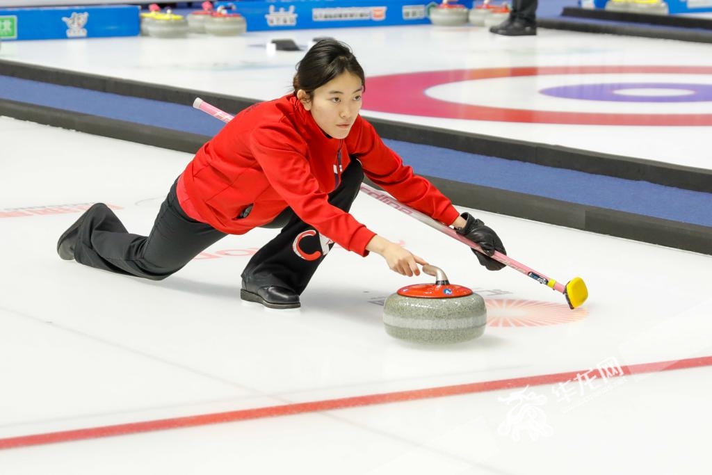 第十四届全国冬季运动会(以下简称"十四冬")上,重庆冰壶队首次亮相,与