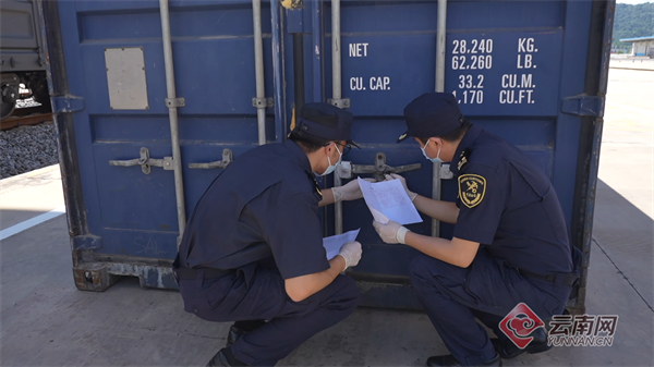 昆明海关所属勐腊海关副关长周保华介绍:"我们积极加强与各方的沟通