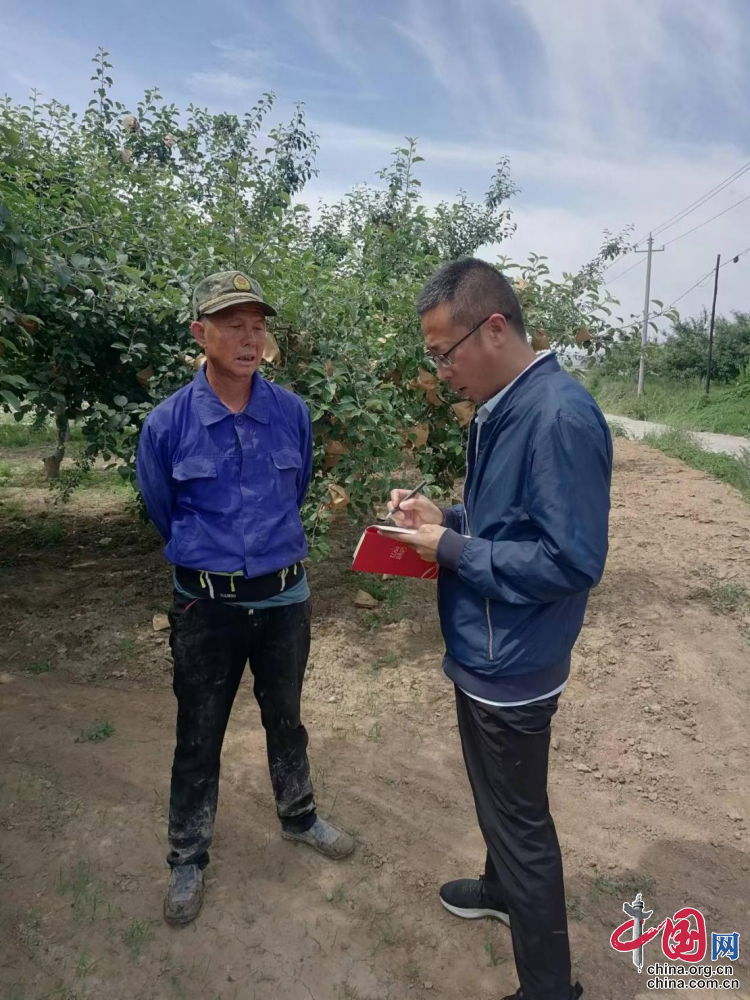 第一书记马亚民的务实作风,深深影响着柯成龙和芦白村的村民们马亚民