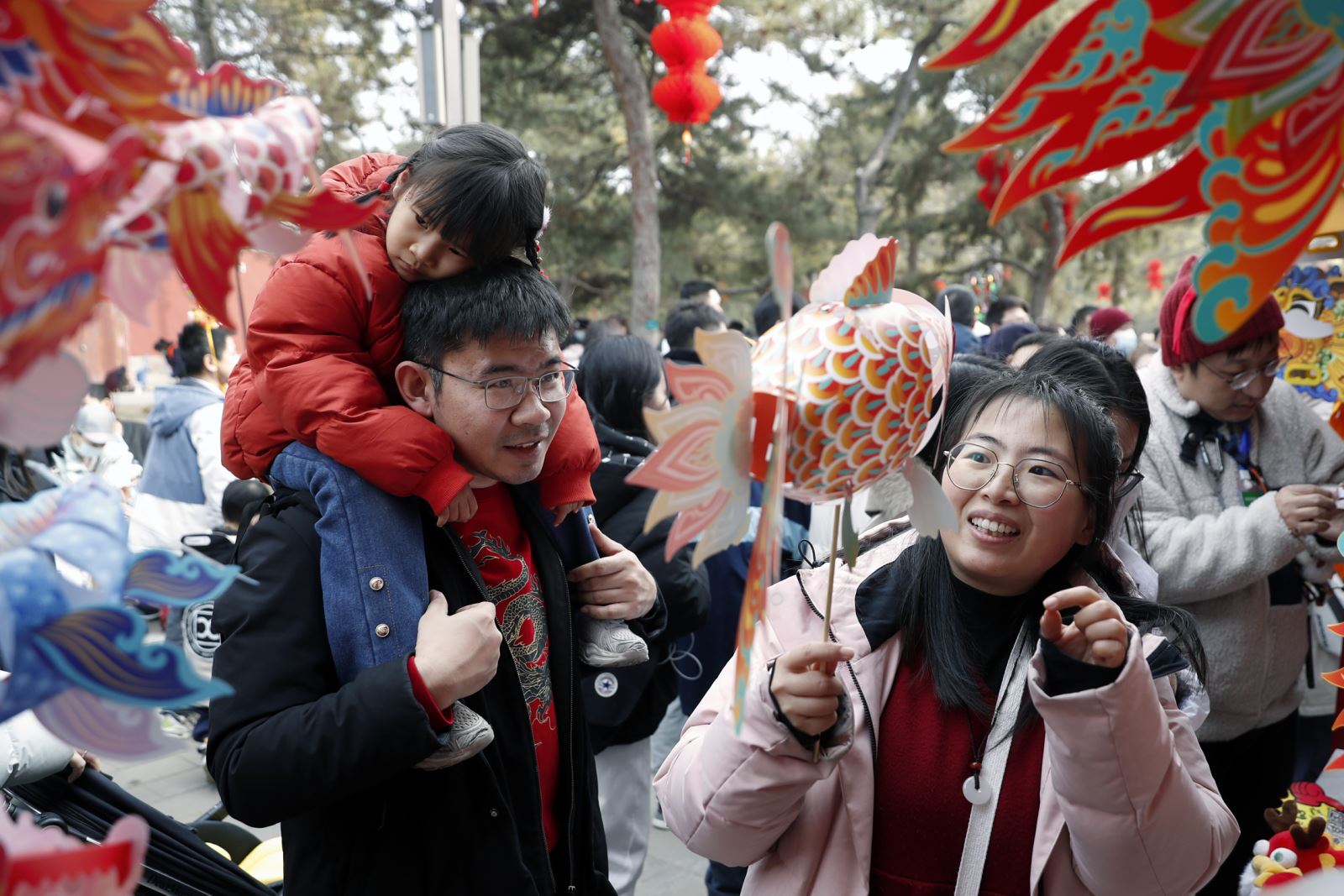 浸润烟火气 扮靓中国年