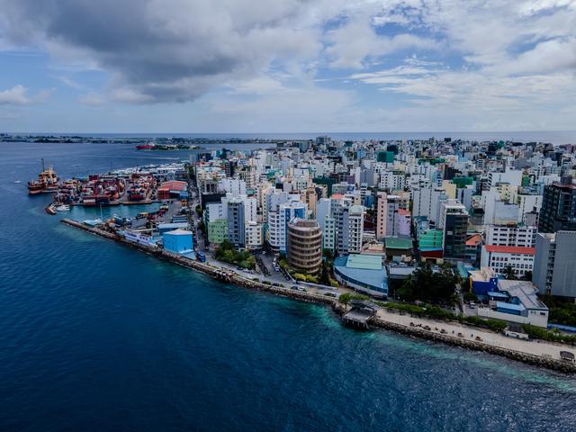 当地时间2023年12月5日,马尔代夫首都马累城市景色.图/ic photo